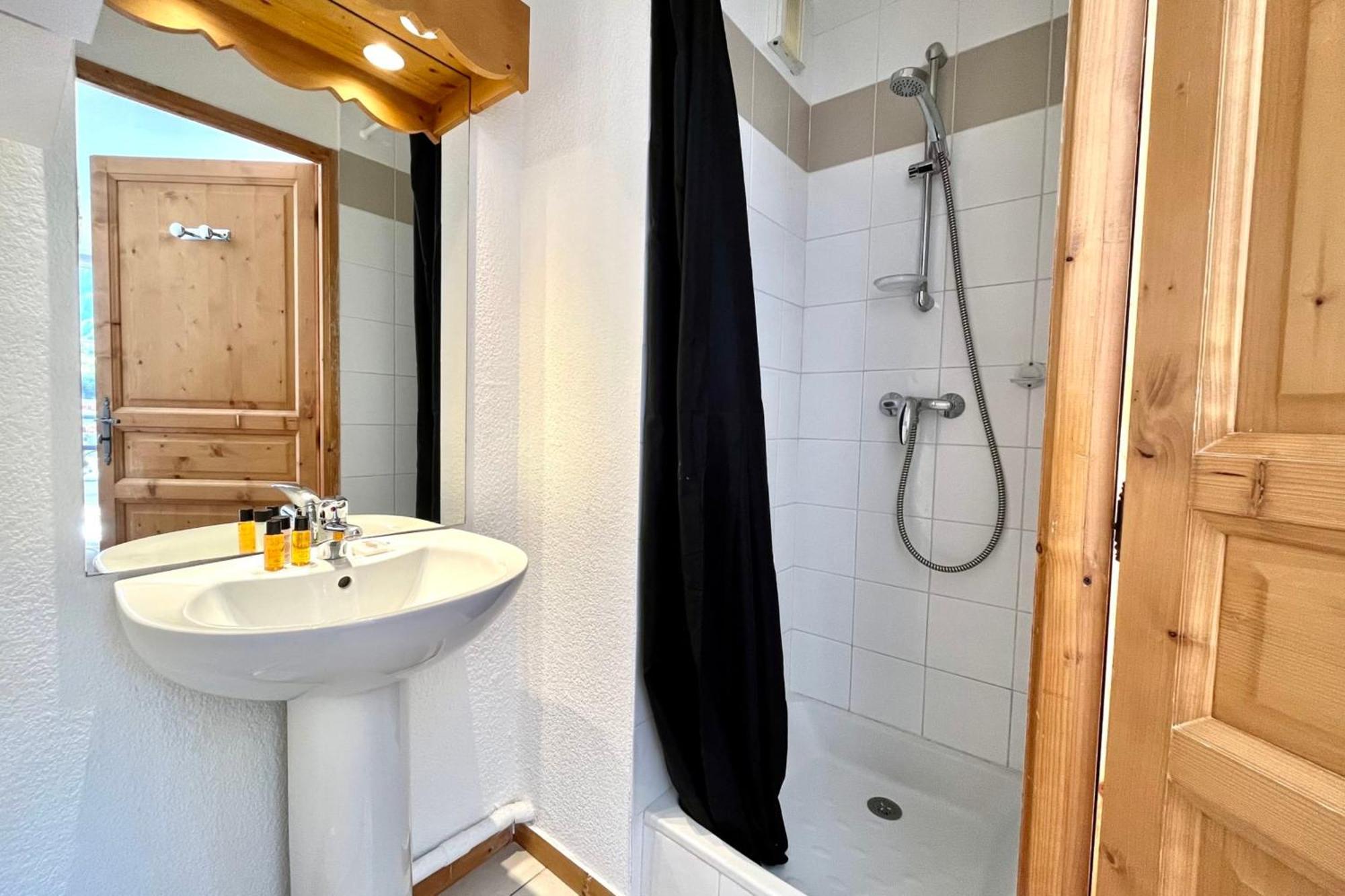 Apartment Le Bonnant Droit แซ็งต์-แฌร์เวส์-เลส์-แบ็งส์ ภายนอก รูปภาพ